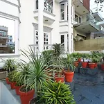 Hotel Windsor Castle Cyber City