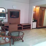 Hotel Queens Residency