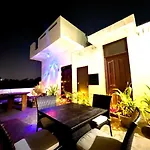 Spacious 3Bhk On Terrace With Jacuzzi Best For Parties Best For Parties