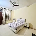 Spacious 3Bhk On Terrace With Jacuzzi Best For Parties Best For Parties