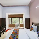 Fabhotel Traika Inn