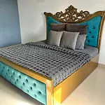 Jacuzzi & Spacious Open Terrace With Room & Bonfire