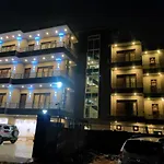 Loomstay Akshay Hotel