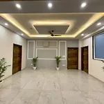The Empire Suites 1Rk Near Max & Fortis Hospital