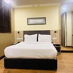 Avr Hotels 1 Bhk Rooms Sapphire Mall 83 Manesr
