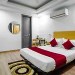 Saltstayz Express - Golf Course Road & Dlf Phase-1