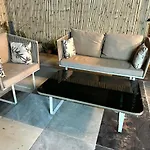 Jacuzzi & Spacious Open Terrace With Room & Bonfire