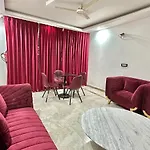 Private Floor With Hall And 5 Rooms For Parties