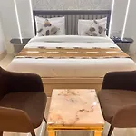 Gazebo Inn & Suites Medanta