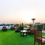 Homefort Stays - Sector 45 Near Cyber Park & Artemis Hospital