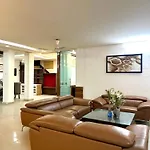 Spacious Basement For Parties Near Hong Kong Bazaar