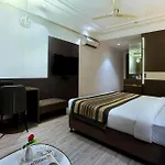 Opo Hotel Iffco Chowk