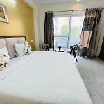 Hotel The Luxe 18 - Golf Course Road