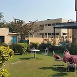 Hotel Doves Inn