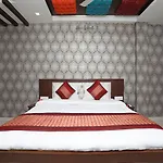 Capital O 10025 Hotel Flora Inn