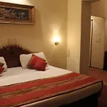 Hotel Doves Inn