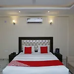 Oyo 14482 Live Inn