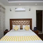 Oyo 14482 Live Inn