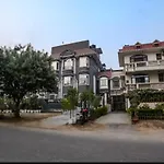 Oyo Townhouse 62 Cyber City