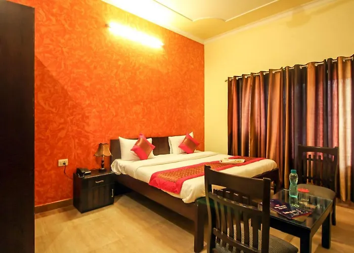 Oyo 8240 Maan Residency