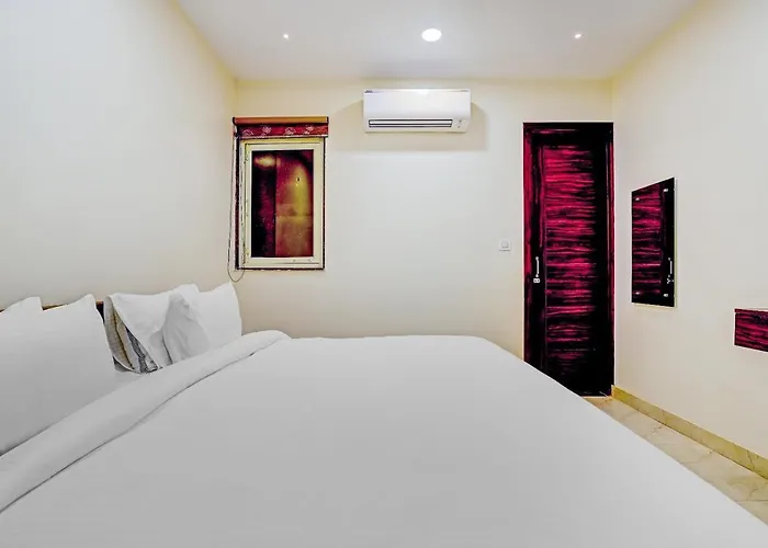 Collection O Hotel Aditya Palace Near Leisure Valley Park