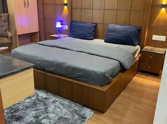 Loomstay Akshay Hotel