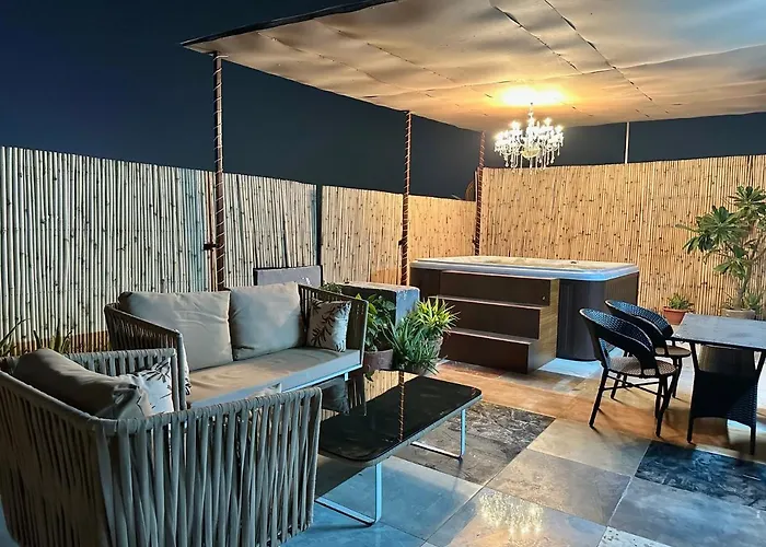 Jacuzzi & Spacious Open Terrace With Room & Bonfire