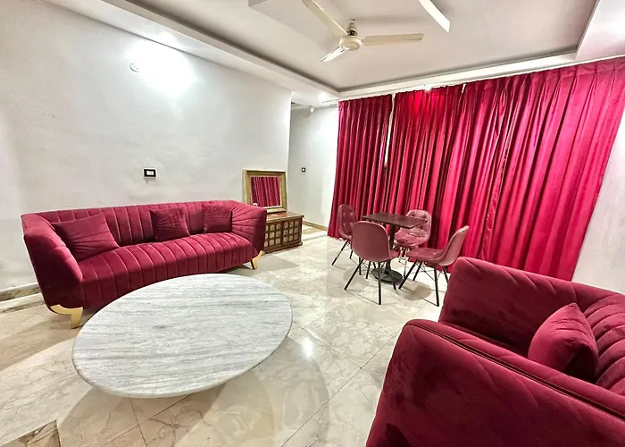 Private Floor With Hall And 5 Rooms For Parties