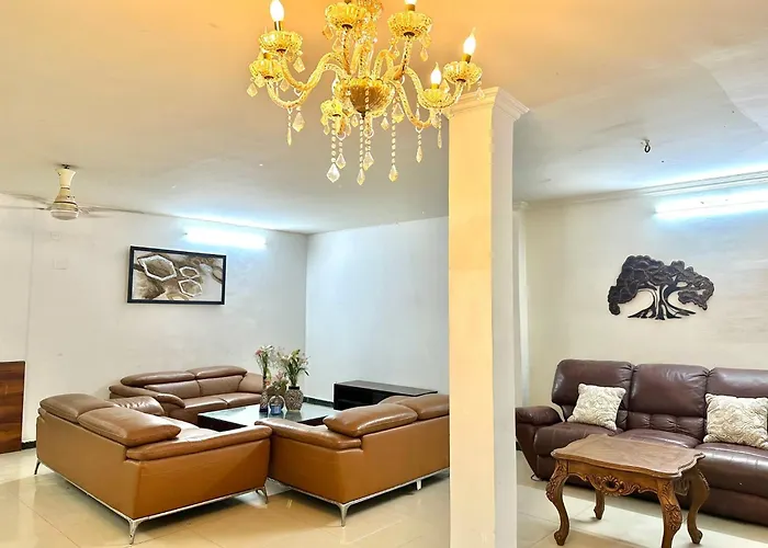 Spacious Basement For Parties Near Hong Kong Bazaar