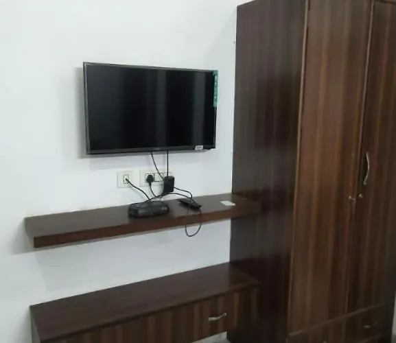 Oyo Home Q67 Near Omaxe Gurgaon Mall