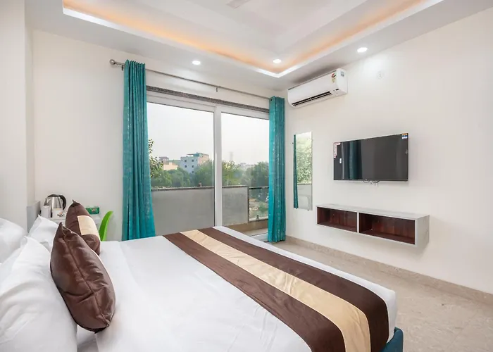 Saavi Hotel Sector- 45