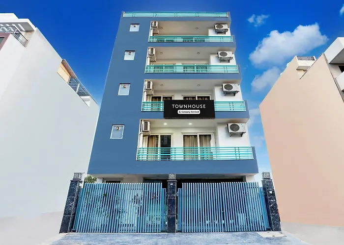 Super Townhouse Sector 52 Near Artemis Hospital