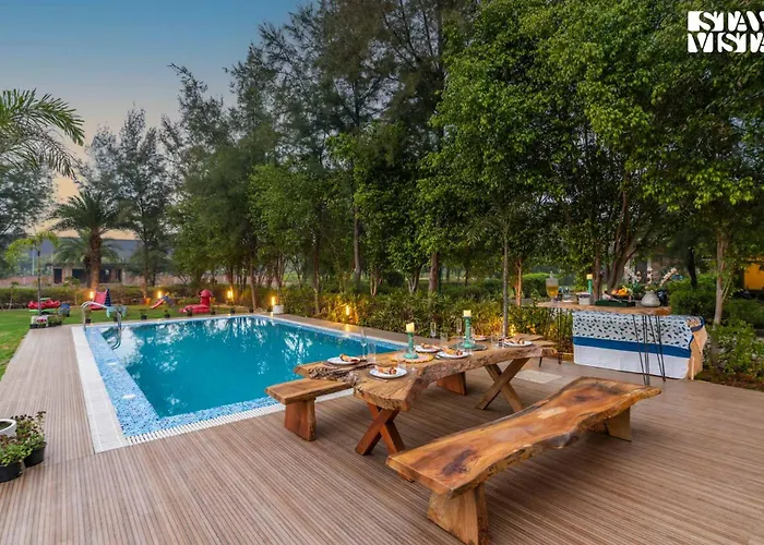 Stayvista At Barton Estate With Outdoor Pool - Manesar