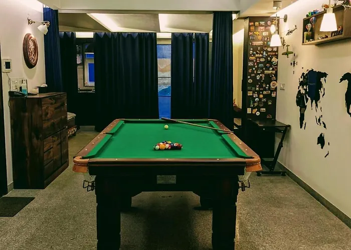 Dlf 5 Bed Cozy Dugout Pool Table 4K Home Theatre