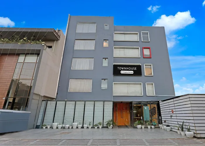 Super Townhouse Sector 57 Gurgaon Near Hong Kong Bazaar
