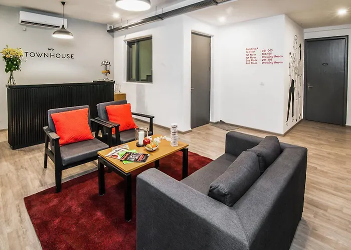 Super Townhouse Galleria Market Near Golf Course Road