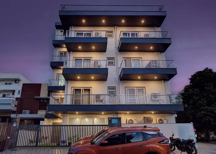 Homefort Stays - Sector 45 Near Cyber Park & Artemis Hospital