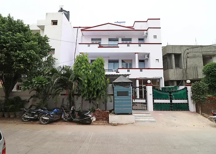 Oyo Flagship 14530 Sector 14 Harsh Villa