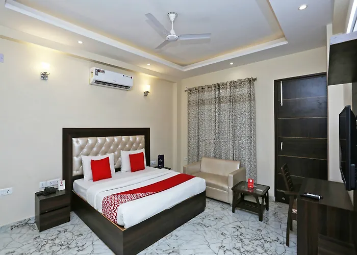 Oyo 14482 Live Inn