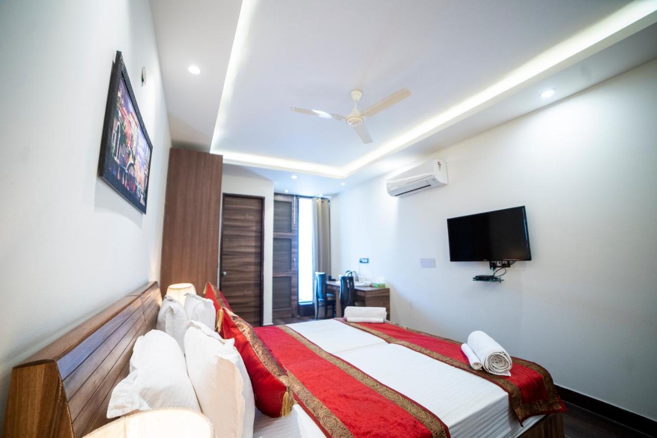 Hotel Saavi Golf Course Gurgaon
