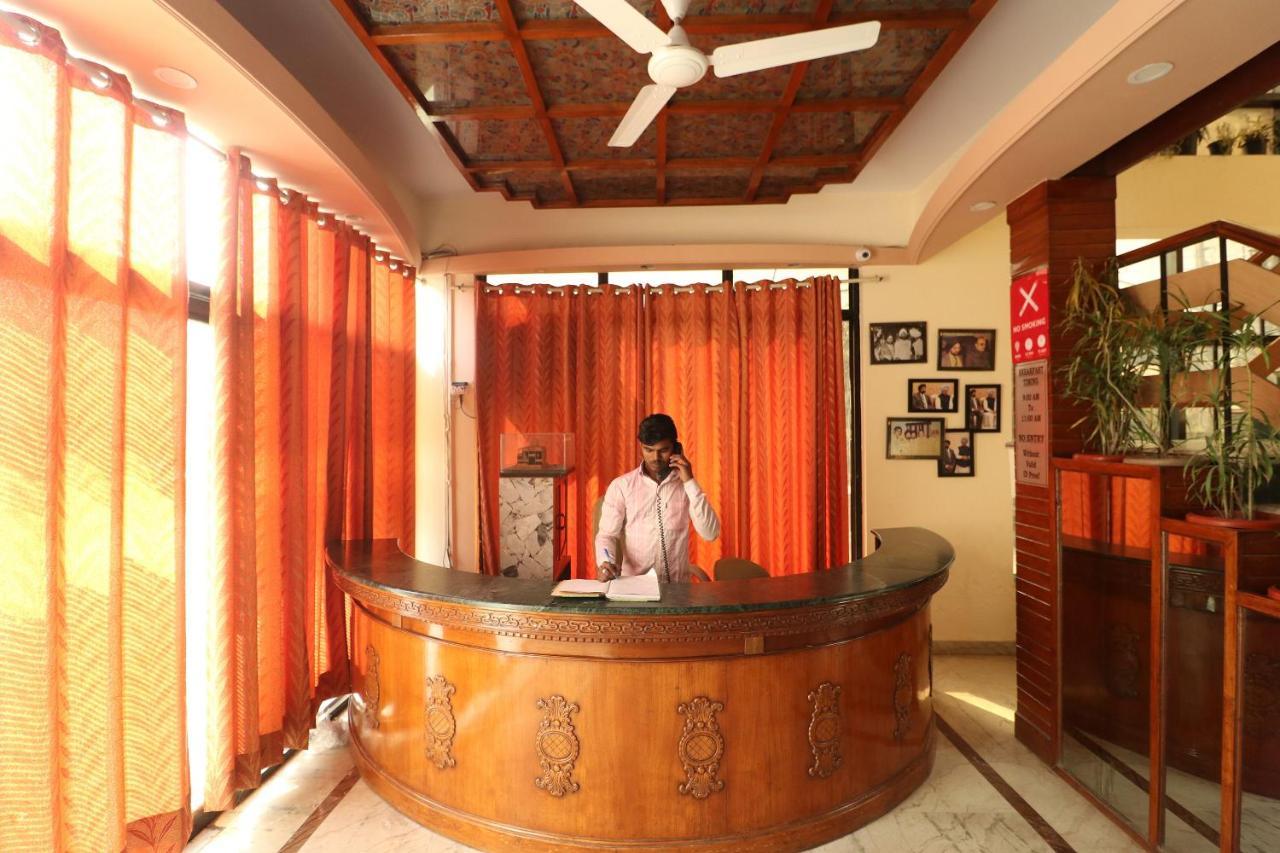 Oyo 26811 Moonlight Residency Hotel