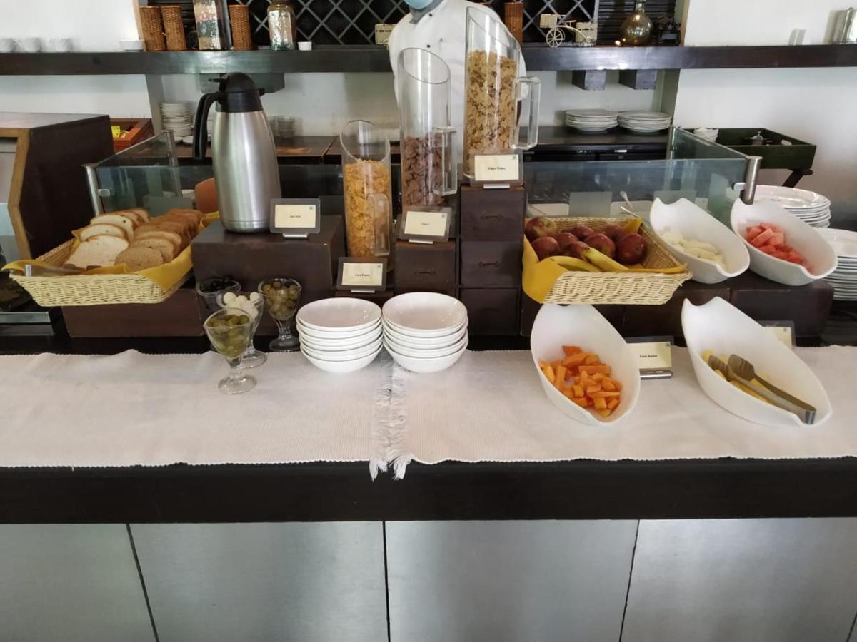 The Palms Town & Country Club - Resort Gurgaon