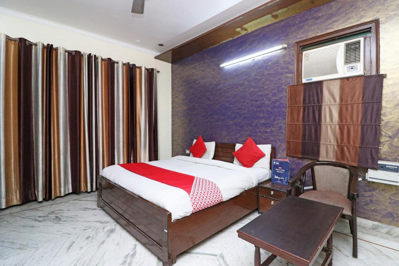 Oyo 15184 Dev Palace Hotel