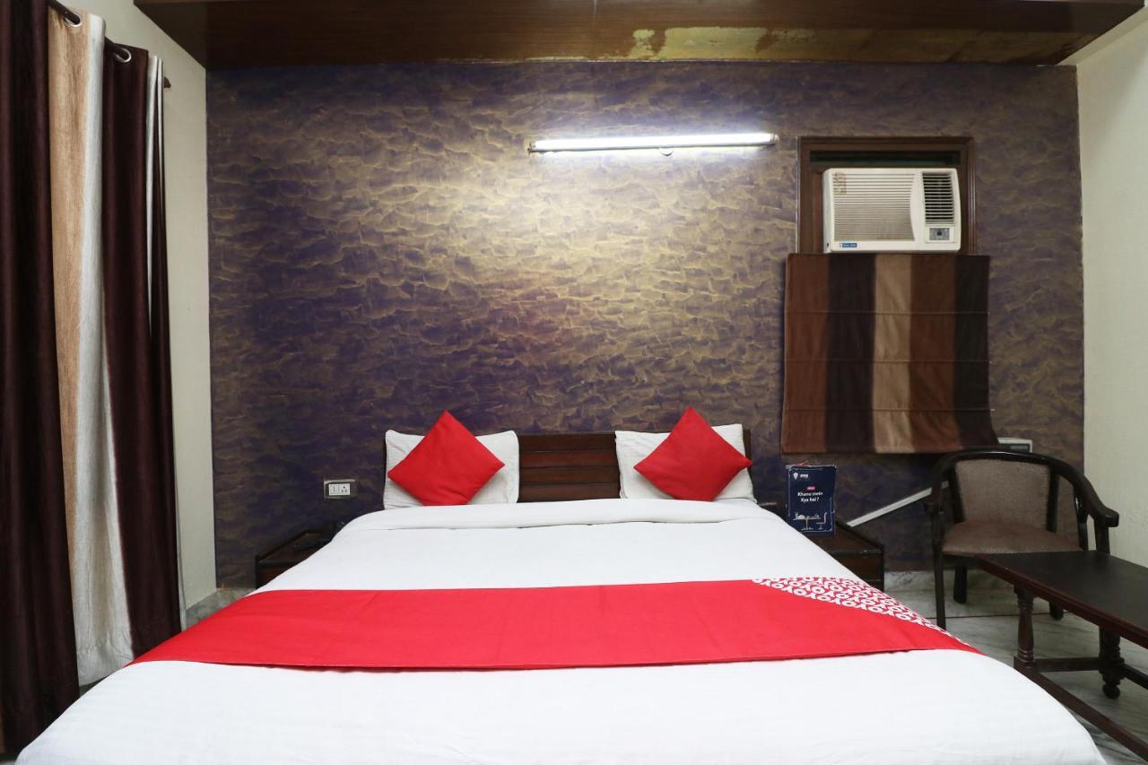Oyo 15184 Dev Palace 3*