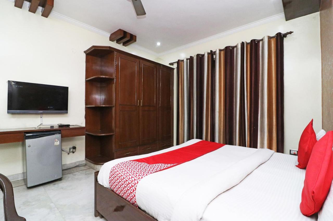 Oyo 15184 Dev Palace 3*