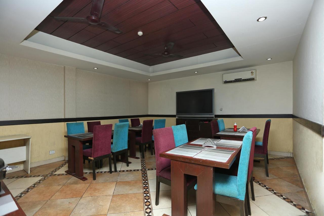 Oyo 386 Lotus Panache 3* Gurgaon
