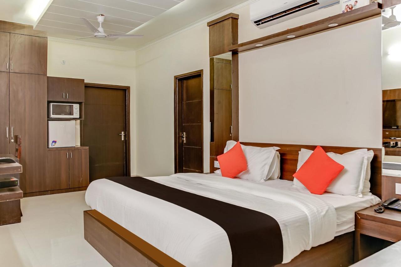 Hotel Capital O 29756 Golf View