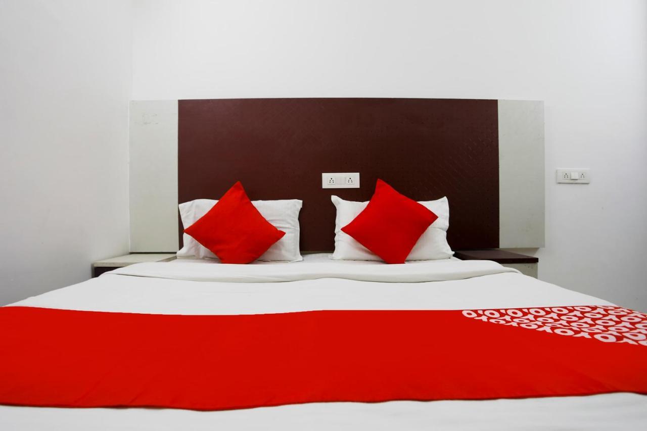 Oyo 71822 Oye Hotel