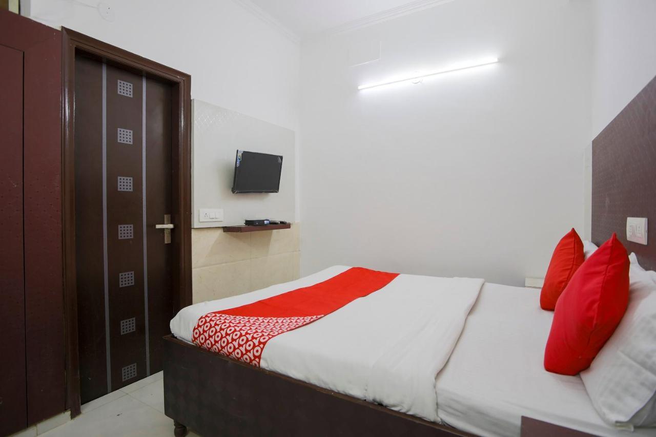 Hotel Oyo 71822 Oye Gurgaon