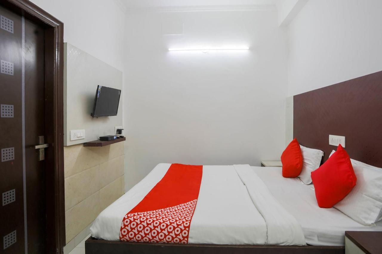 Oyo 71822 Oye Hotel